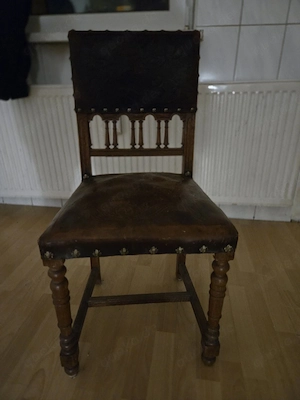         2 Nostalgische Stühle aus der Gründerzeit        