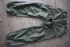 Stradivarius Parachute lässige Stoffhose Baumwolle Freizeithose Sommerhose Baggy XS S TOP