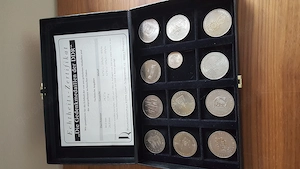 12 Gedenkmedaillen der DDR