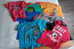 T-Shirt und kurze Hose und Pullover 140 