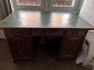 Schöner, massiver (Liebhaber-)Schreibtisch zu verkaufen