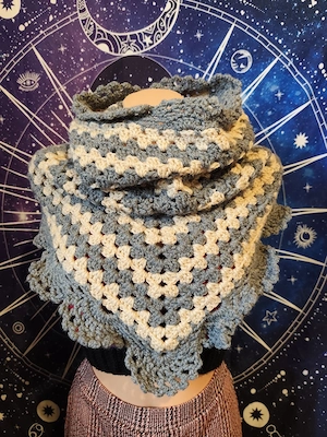 Scowl (Schultertuch mit Schalkragen)