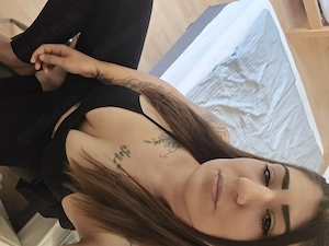 Charmante Begleitung für Haus- und Hotelbesuche