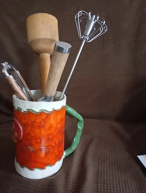 Trinkgefäß oder für Küchenutensilie etc.