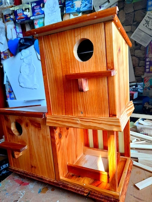 Vogelvilla,Futterhaus, Niskaste für Eichhörnchen und Vögel  Das perfekte Geschenk für jeden Anlass  