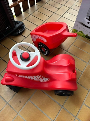 Bobbycar mit Hänger