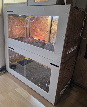 Verkaufe 2 OSB Terrarien 120x60x60