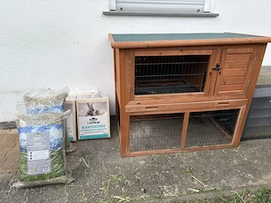 Hasen- Kleintierhaus auf 2 Ebenen, 3 X Kleintierstreu, 2 X Bio Bergwiesenheu
