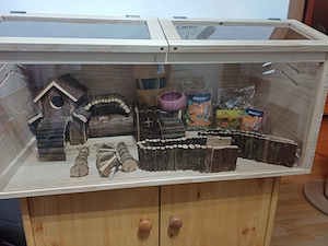 Nagelneues, unbenutztes Kleintiergehege (mit Zubehör, Heu, Hanfstreu und Futter)