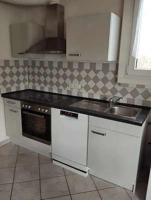 Neuwertige, preiswerte und gepflegte Anbauküche mit Markenelektrogeräten