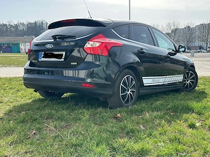 Ford Focus 2015 1.0 Sparsam TÜV 2 2027 Panorama Bluetooth 4 200 EUR verhandelbar 