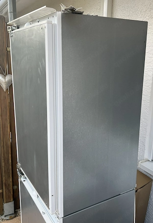Zu Verschenken: Einbau-Kühlschrank: Siemens KI18R440 04 (ca. 22 Jahre alt)