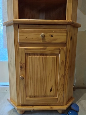 holzschrank Bild 2
