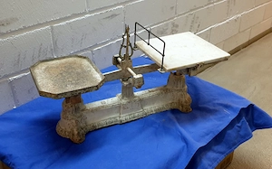 Alte Balkenwaage 10 Kg mit Gewichte