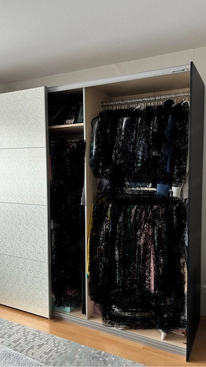 Kleiderschrank  Bild 3