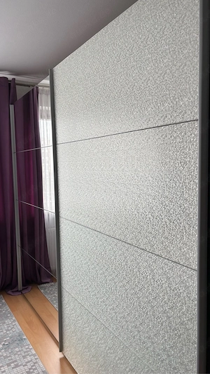 Kleiderschrank  Bild 4