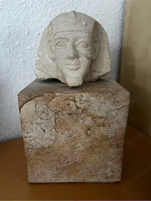 Ägyptischer (?) Deko Kopf auf Stein
