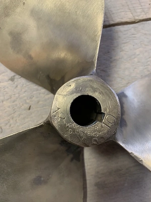 Propeller 13"x10", 12"x10" o.Ä (ISO8665 ISO8848) Wellenbohrung  25mm, Keilnut + 8mm Keil, Konus 1:10