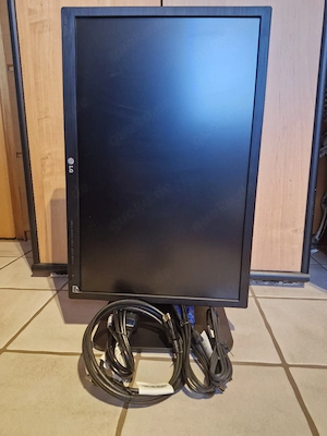 LG 22" Monitor, swift tilt + Kabel