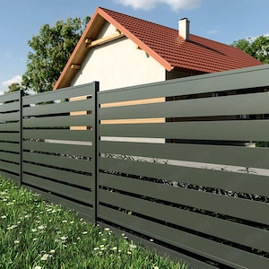 Moderne Stahlzäune mit Holzoptik  > langlebig, individuell konfigurierbar, inkl. Tor & Zubehör