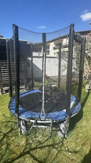 Kindertrampolin zu verschenken 