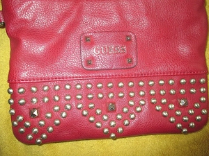Silber- Nieten Leder- Imitat Fransen Umhänge Hand- TASCHE CLUTCH "GUESS" Original * rot 