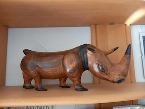 Nashorn Schnitzfigur aus Gambia 