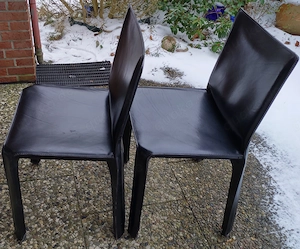 Cab 412, Cassina 2 Stühle, schwarz mit wenigen Gebrauchsspuren,  je Stück     490,00 