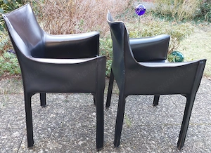 Cab 413, Cassina 2 Stühle, schwarz mit wenigen Gebrauchsspuren,  je Stück    795,00 