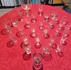 ANTIKE GLASSAMMLUNG, aus versch. Epochen gegen Gebot zu verkaufen 