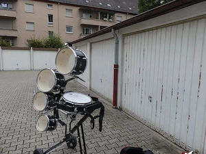 Schlagzeugwagen von Kirn, kann in der Höhe verstellt werden, siehe Bilder