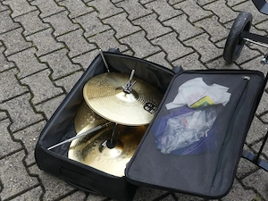 Schlagzeugwagen von Kirn, kann in der Höhe verstellt werden, siehe Bilder Bild 10