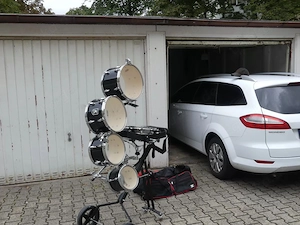 Schlagzeugwagen von Kirn, kann in der Höhe verstellt werden, siehe Bilder Bild 8
