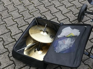 Schlagzeugwagen von Kirn, kann in der Höhe verstellt werden, siehe Bilder Bild 5