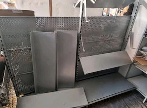 Metal regal Doppelseites regal mit sehr guten Zustand.