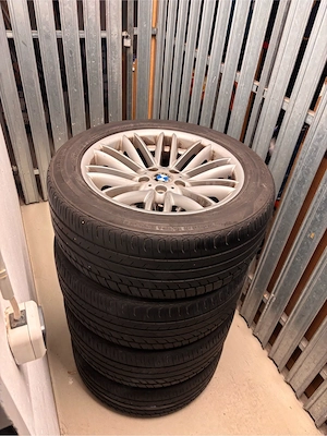 Felgen mit Sommerreifen