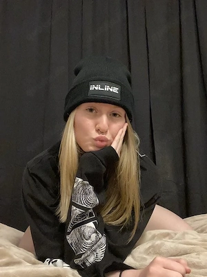 Ich suche hiermit treffen um Spaß zuhaben.  Ich bin 21, mollig, 162, rasiert Ich bin für ziemlich vi