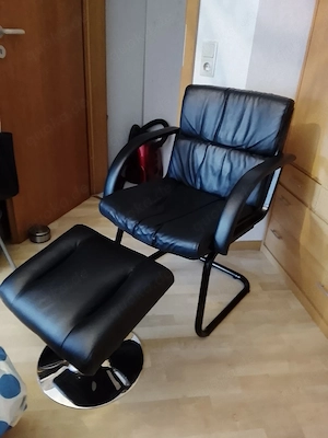 Stuhl mit Fusshocker 