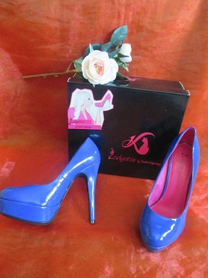 NEU im Karton Echt Lack Leder High Heels Plateau Pumps Daniela Katzenberger 38  5 königs royal blau