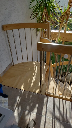  Wendeltreppe aus Buchenholz Bild 2