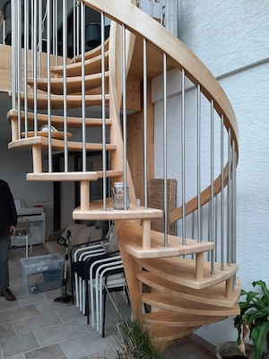  Wendeltreppe aus Buchenholz Bild 3
