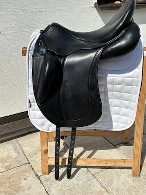 Dressursattel Stübben Centurion II , schwarz, 18 Zoll , 2024