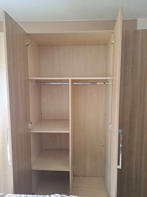 Geräumiger Kleiderschrank zu verkaufen (bereits abgebaut) Bild 3
