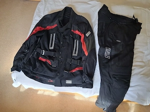 Motorradbekleidung + Zubehör