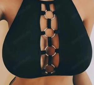 Er massiert gerne große Brüste mind. "D"