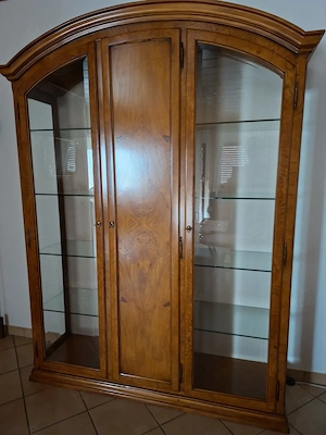 Sehr schöne Vitrine Wurzelholz mit Beleuchtung - Stilmöbel 