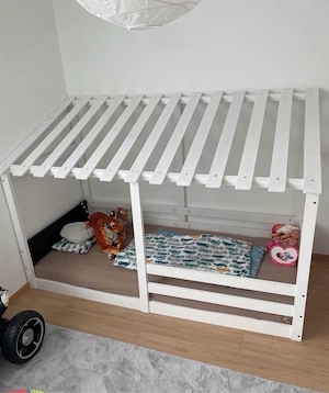 Kinder Bett mit Tafel