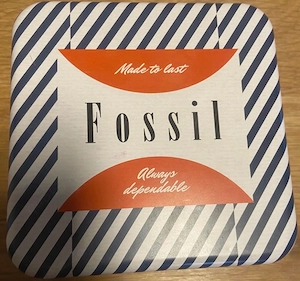 Fossil Metalldose