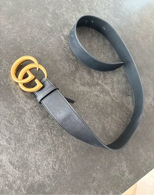 Gucci Damengürtel schwarz Leder mit GG Schnalle