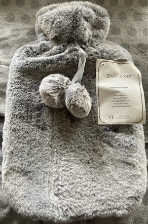 große Wärmflasche mit Bezug